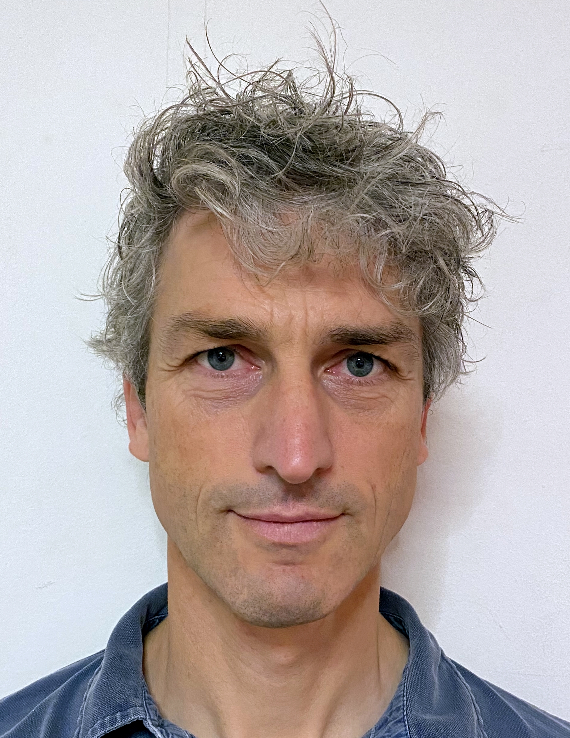 Dr. Johannes Bernard