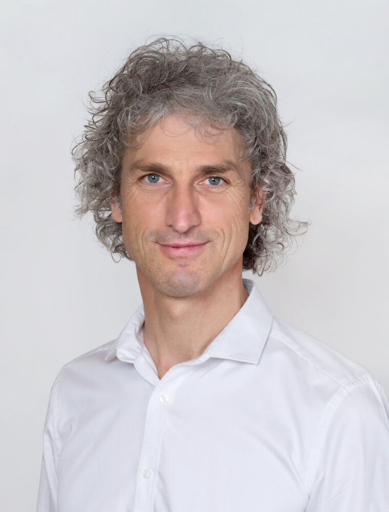 Dr. Johannes Bernard Dr. Johannes Bernard