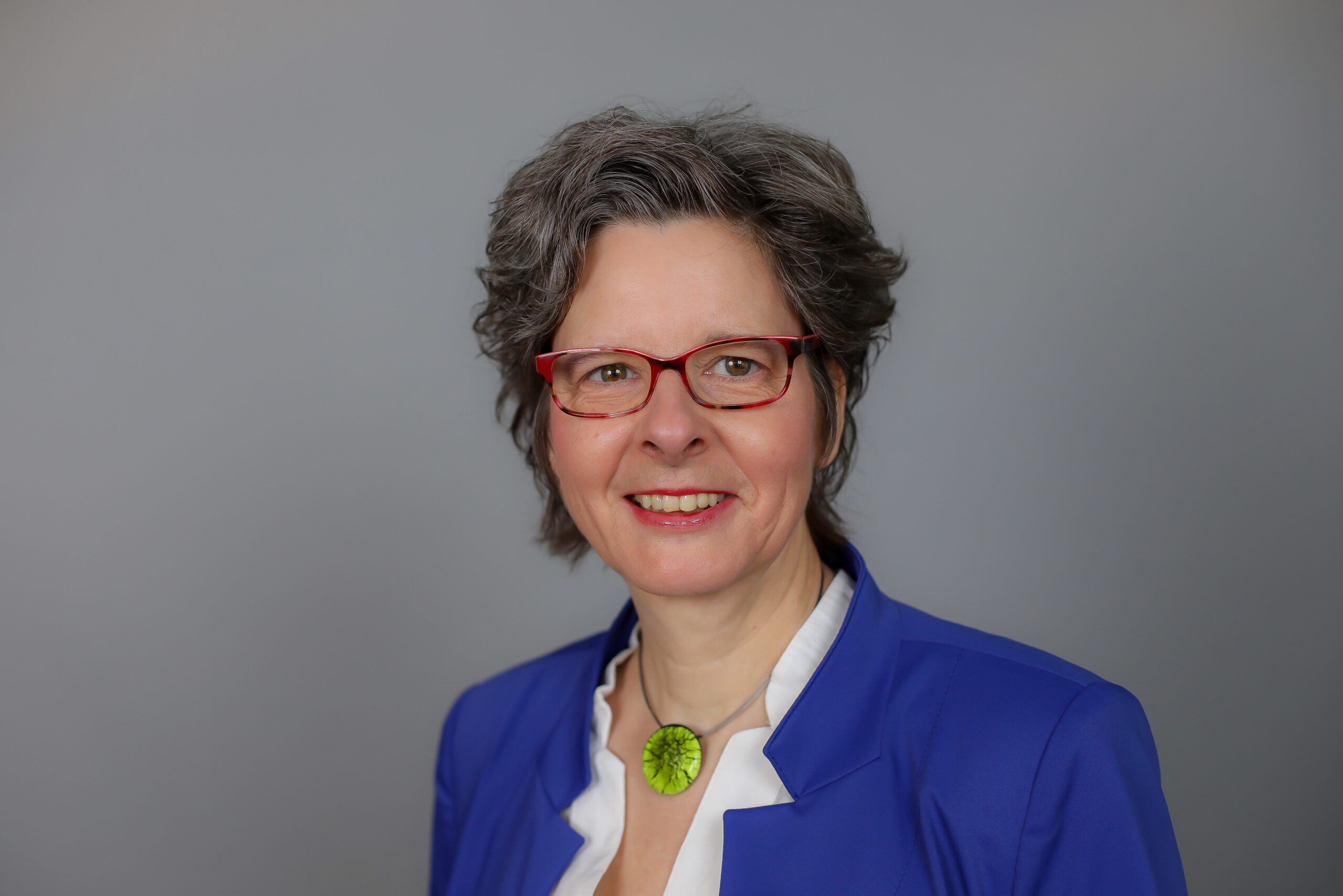 Dr. Sabine Räker-Oese